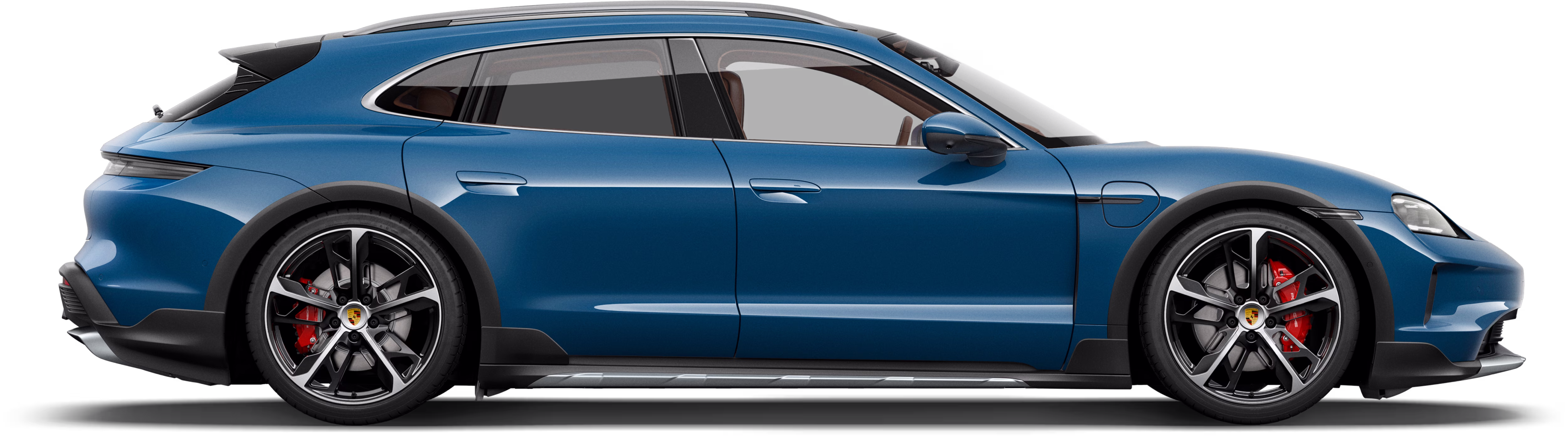 Vue latérale d’une Porsche Taycan 4S Cross Turismo.