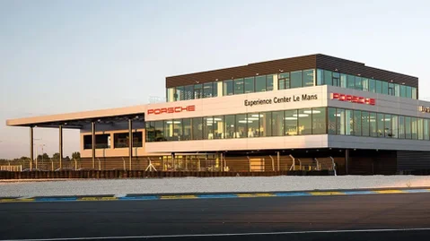 Le Porsche Experience Center Le Mans