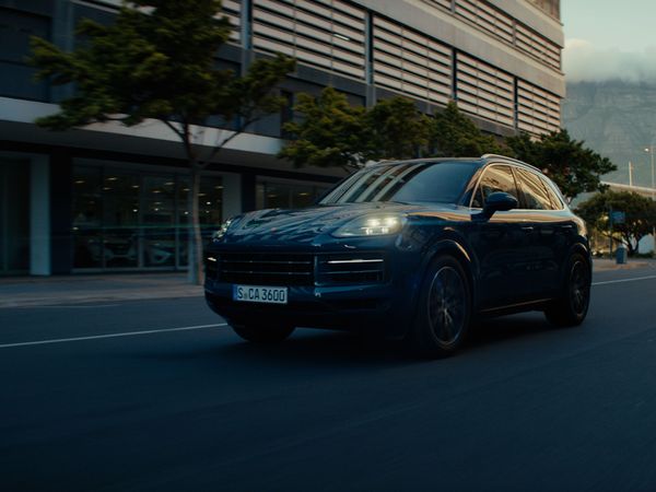 Several dynamic shots of a Cayenne drving threw the city.
